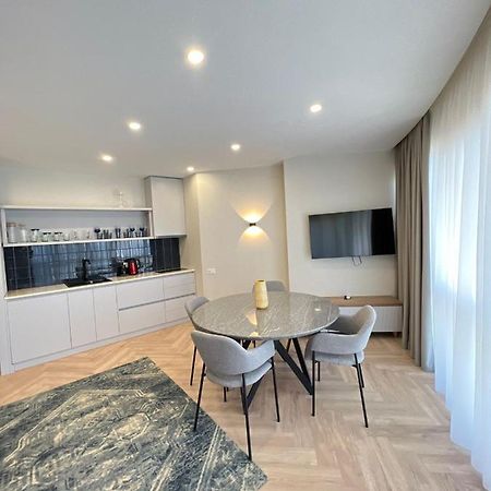 Holiday Lux Tower Batumi Exterior foto