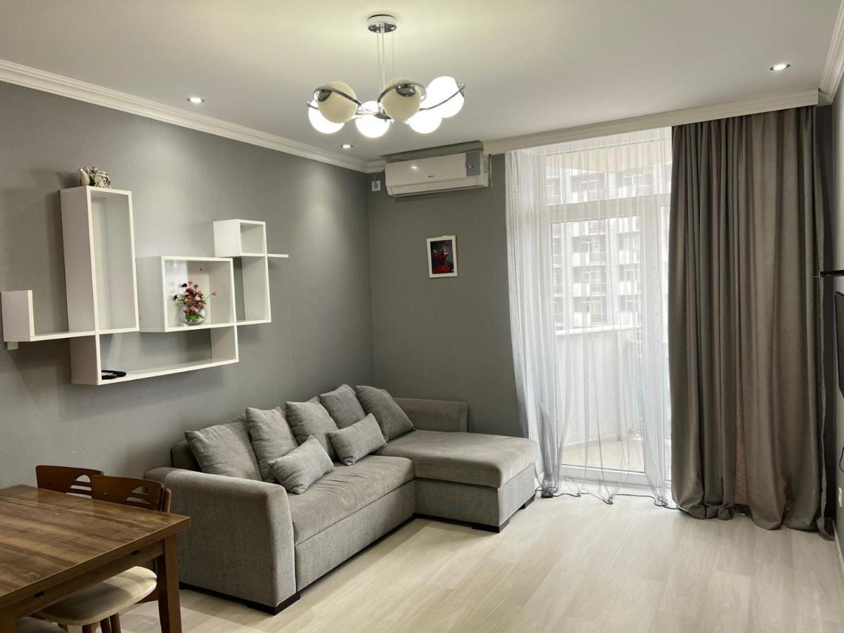 Holiday Lux Tower Batumi Exterior foto