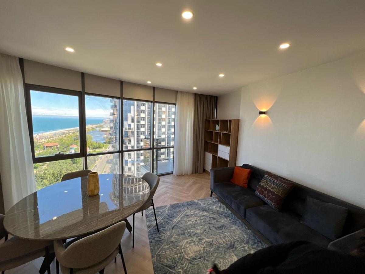 Holiday Lux Tower Batumi Exterior foto