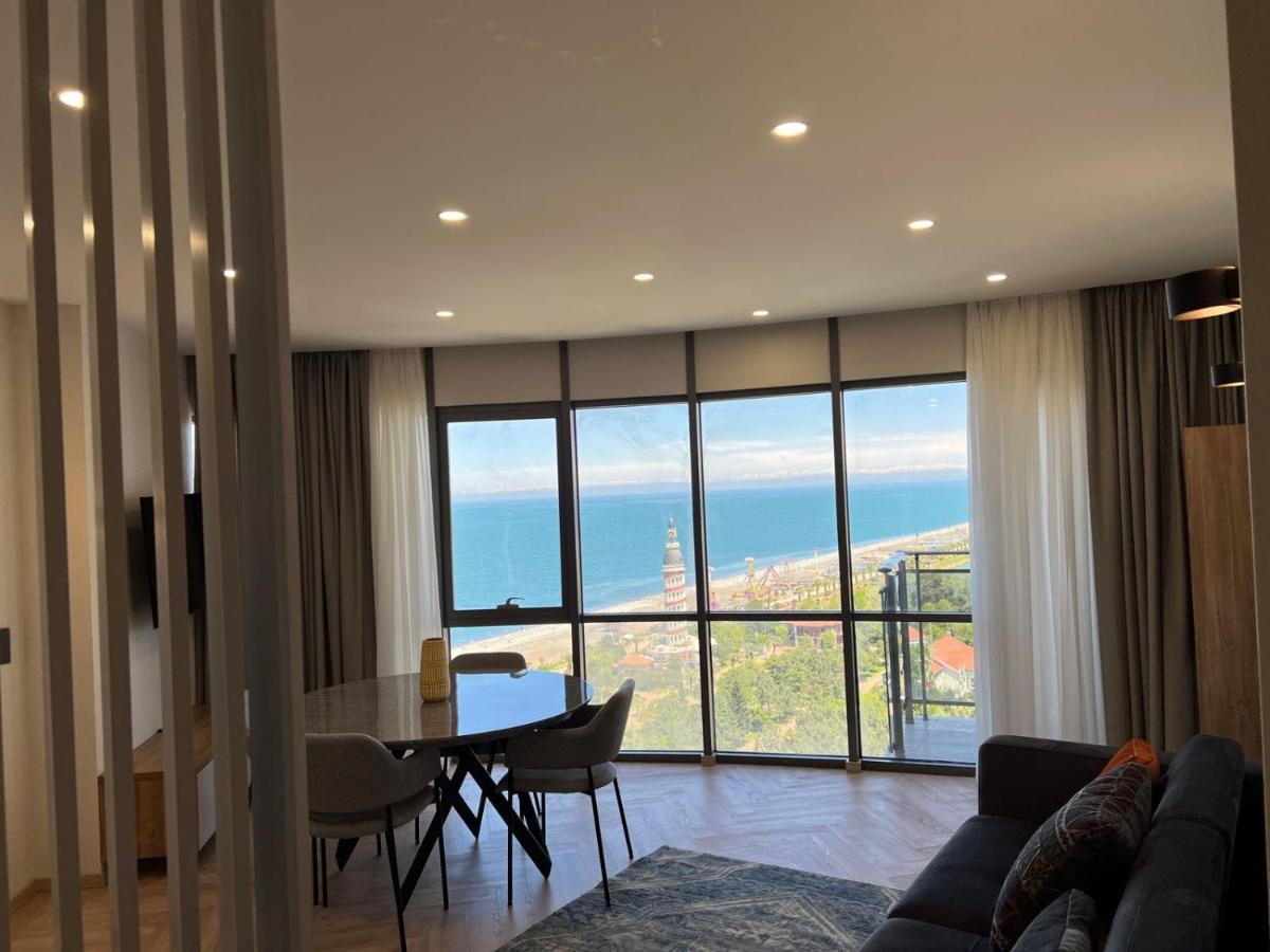 Holiday Lux Tower Batumi Exterior foto