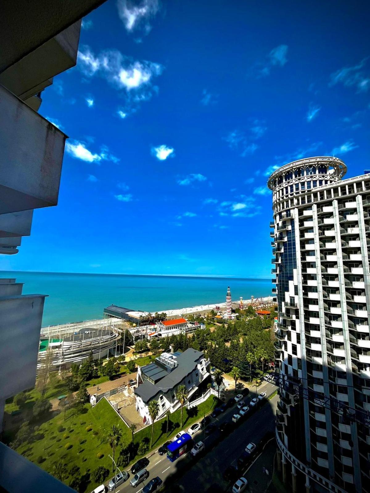 Holiday Lux Tower Batumi Exterior foto