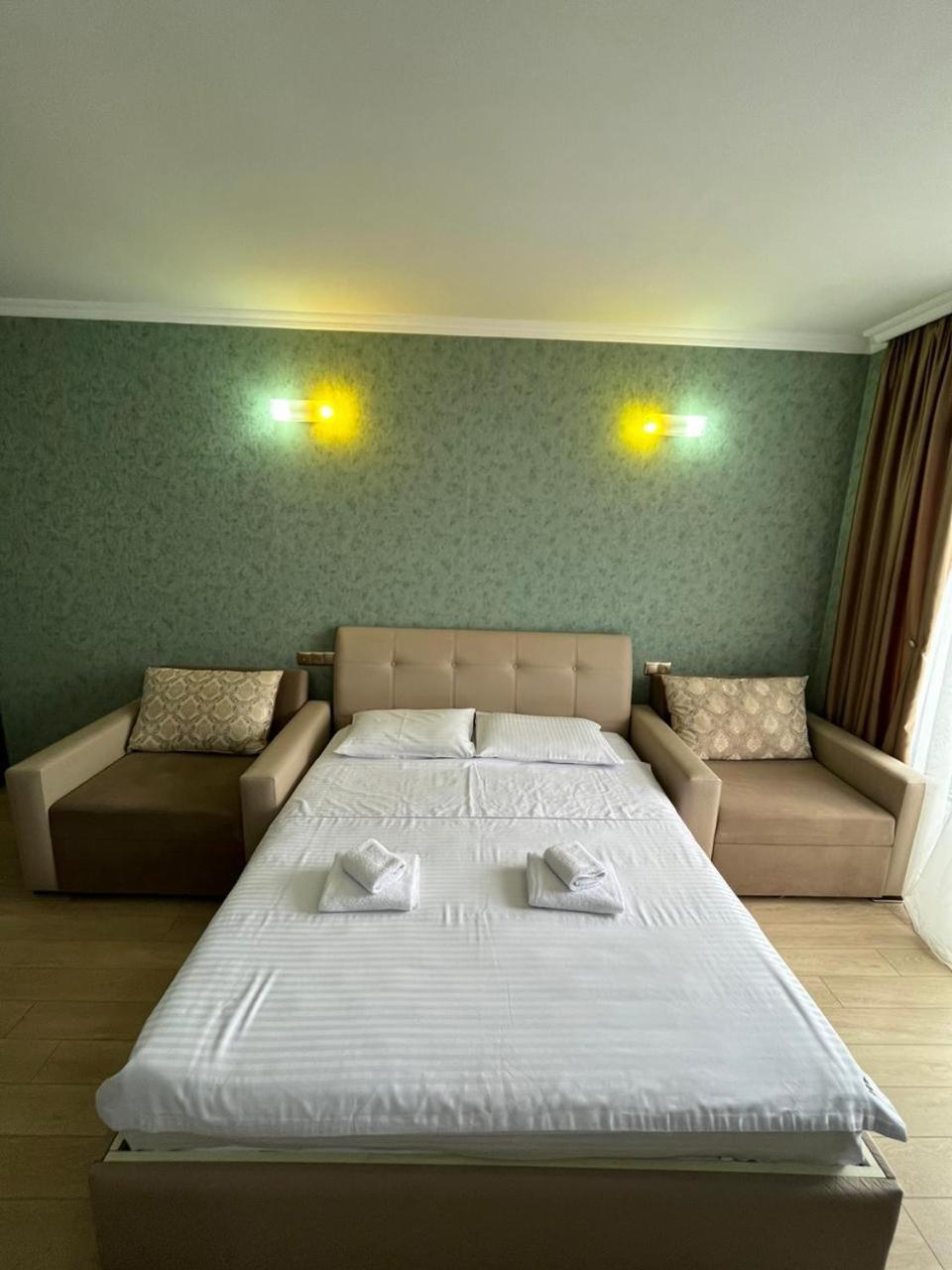 Holiday Lux Tower Batumi Exterior foto