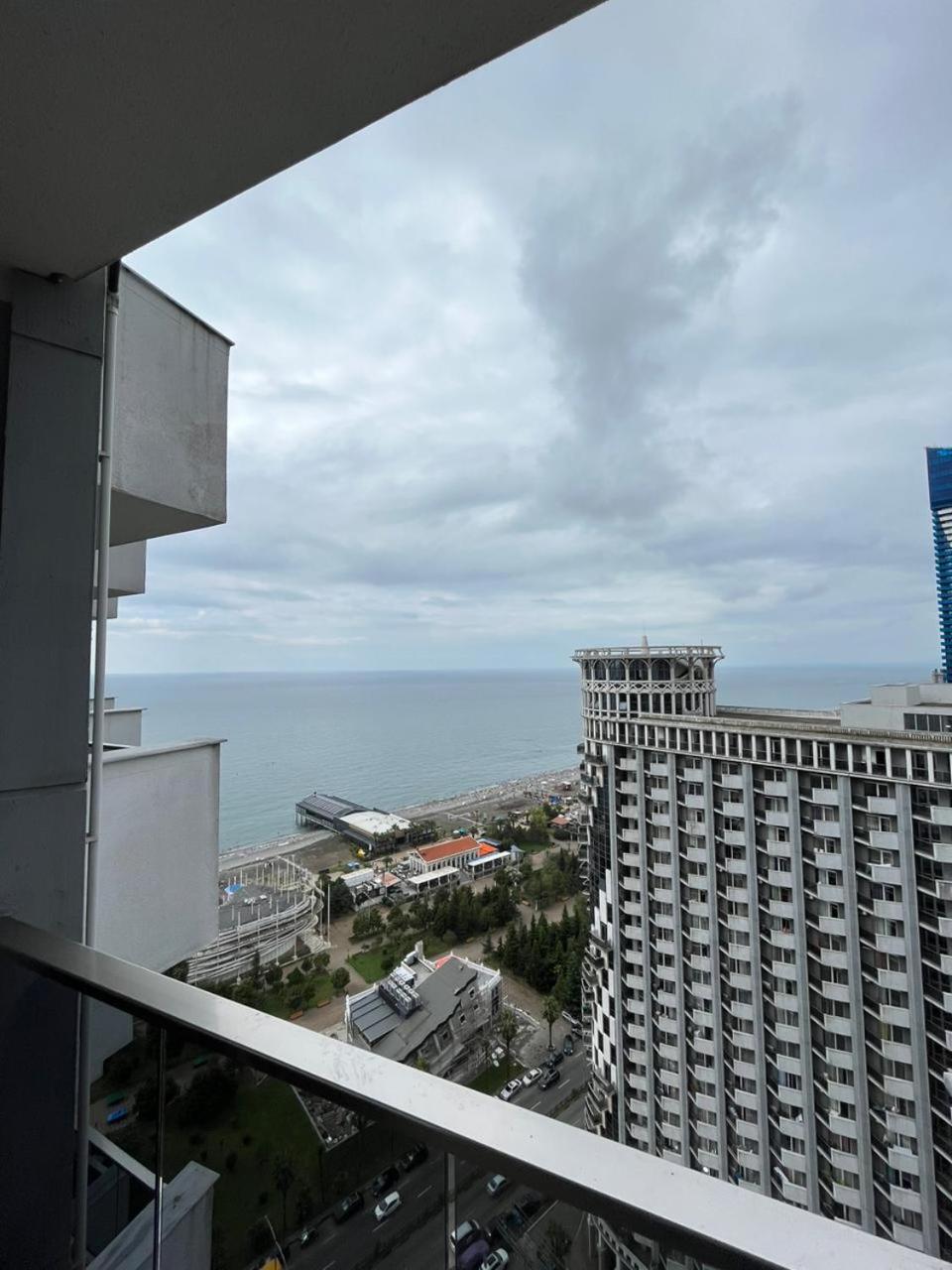 Holiday Lux Tower Batumi Exterior foto