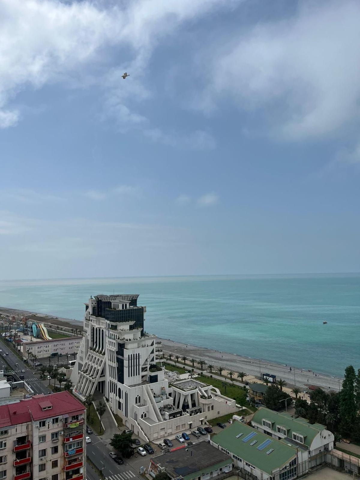 Holiday Lux Tower Batumi Exterior foto