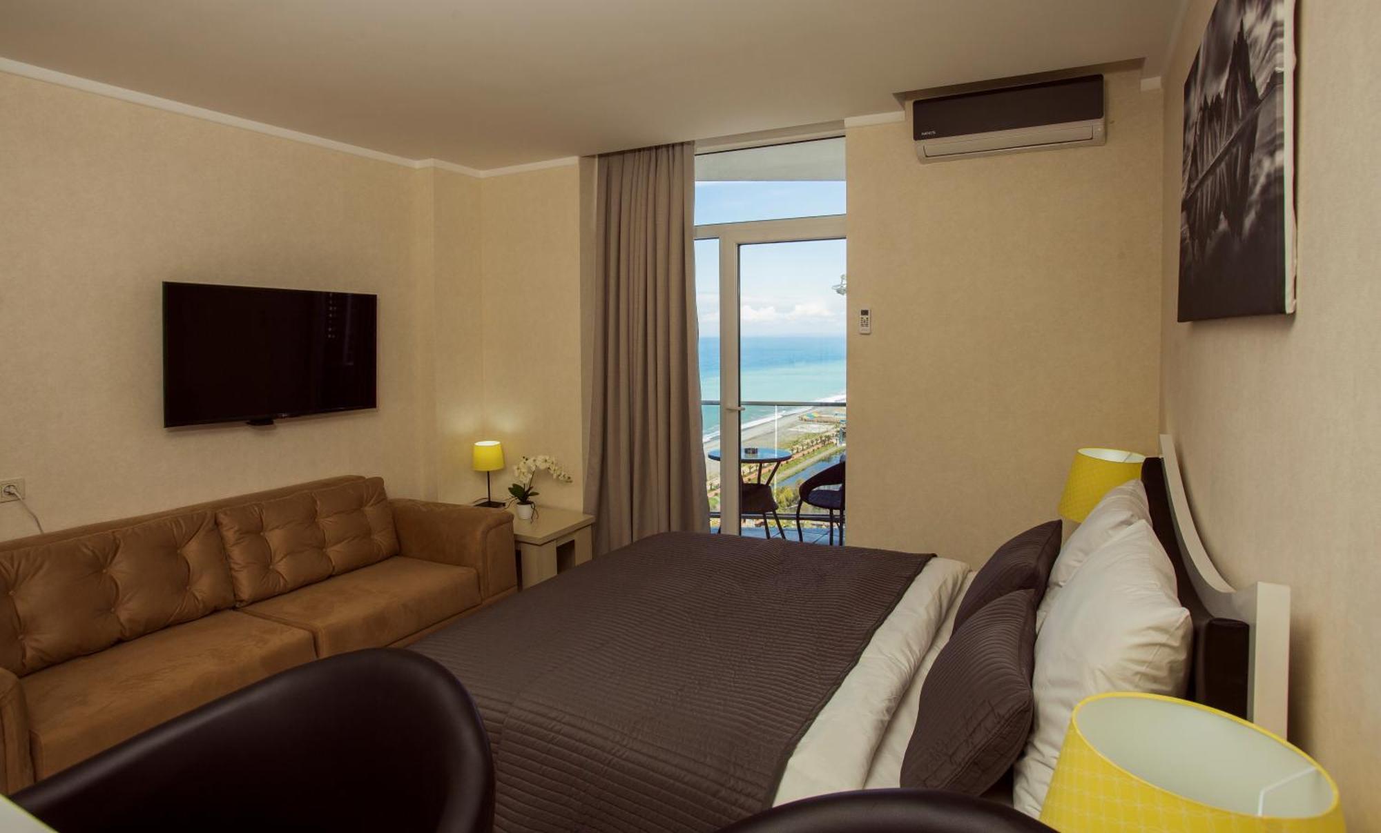 Holiday Lux Tower Batumi Exterior foto