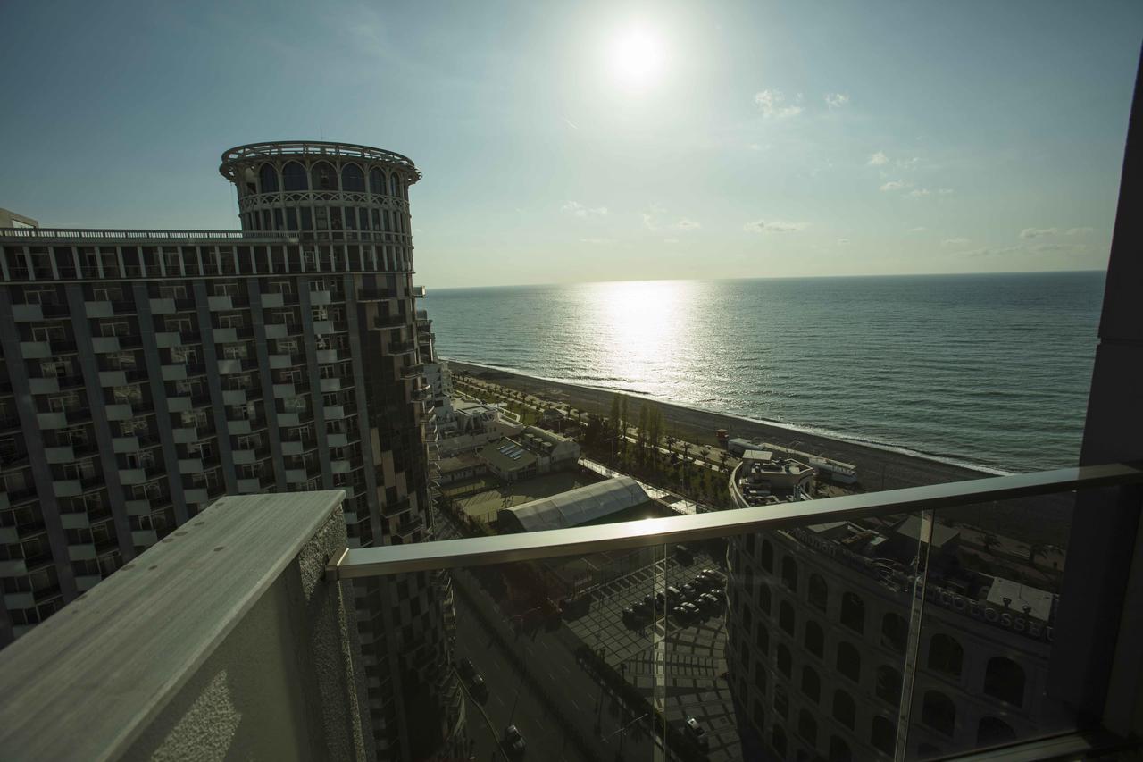 Holiday Lux Tower Batumi Exterior foto